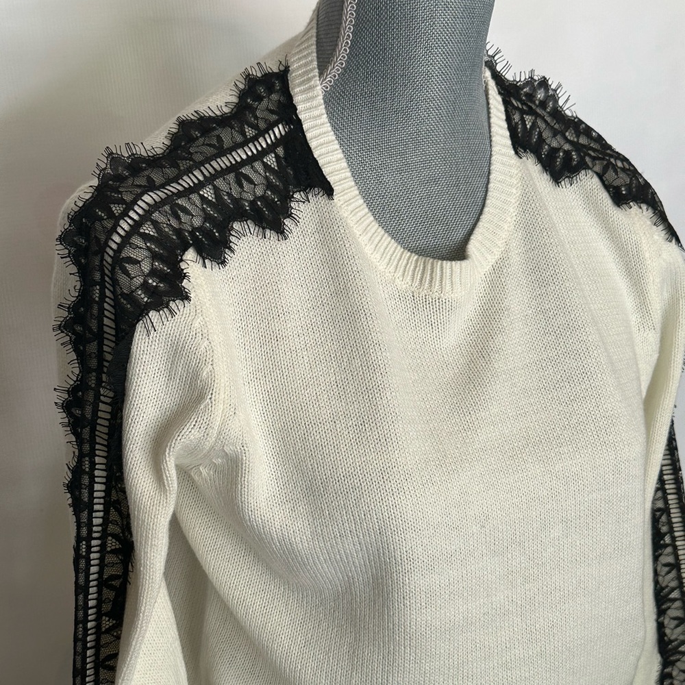 BCBG Lightweight sweater with lace sleeve trim